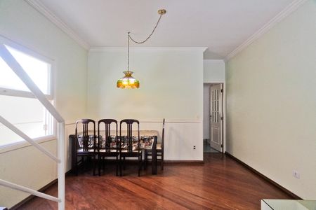 Casa à venda com 212m², 3 quartos e 4 vagas Casa à venda com 212m², 3 quartos e 4 vagasSala