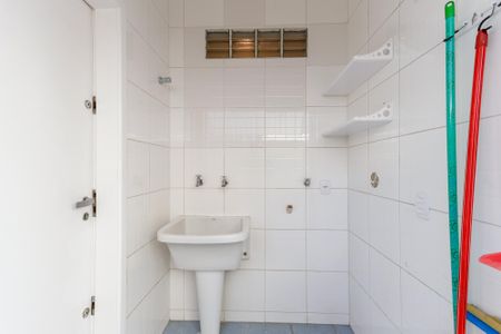 Área de Serviço de casa para alugar com 3 quartos, 212m² em Vila Mariza Mazzei, São Paulo