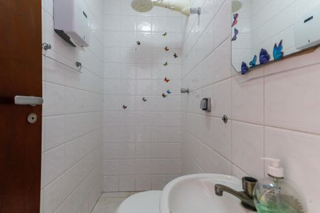 Banheiro Churrasqueira de casa para alugar com 3 quartos, 212m² em Vila Mariza Mazzei, São Paulo