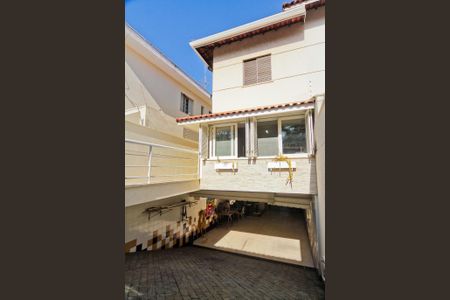 Casa à venda com 212m², 3 quartos e 4 vagas Casa à venda com 212m², 3 quartos e 4 vagasÁrea externa