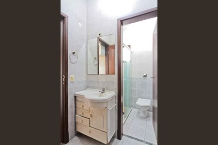 Casa à venda com 212m², 3 quartos e 4 vagas Casa à venda com 212m², 3 quartos e 4 vagasBanheiro da suíte americana