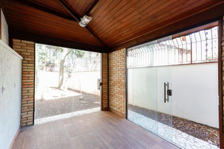 Área comum de casa para alugar com 3 quartos, 212m² em Vila Mariza Mazzei, São Paulo