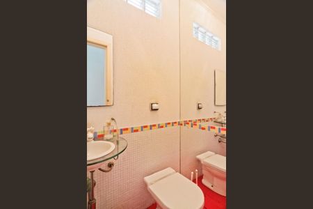 Casa à venda com 212m², 3 quartos e 4 vagas Casa à venda com 212m², 3 quartos e 4 vagasLavabo