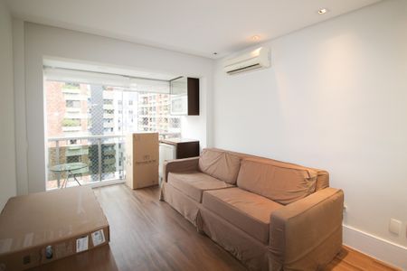Sala de apartamento para alugar com 2 quartos, 74m² em Vila Nova Conceição, São Paulo