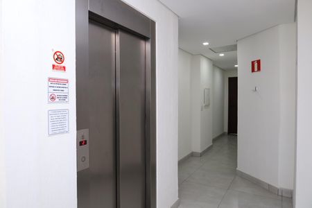 Apartamento à venda com 49m², 2 quartos e 1 vagaÁrea comum - Saguão do andar