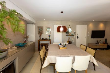 Apartamento à venda com 130m², 4 quartos e 3 vagas Apartamento à venda com 130m², 4 quartos e 3 vagasSala de Jantar