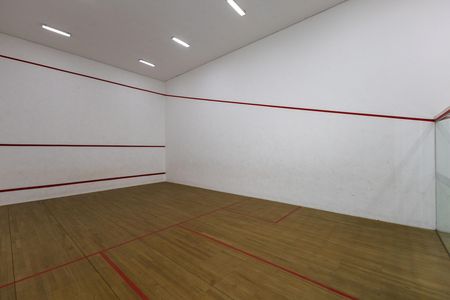 Apartamento à venda com 130m², 4 quartos e 3 vagas Apartamento à venda com 130m², 4 quartos e 3 vagasÁrea comum - Squash