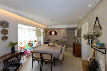 Apartamento à venda com 130m², 4 quartos e 3 vagas Apartamento à venda com 130m², 4 quartos e 3 vagasSala de Jantar