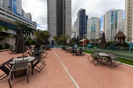 Apartamento à venda com 130m², 4 quartos e 3 vagas Apartamento à venda com 130m², 4 quartos e 3 vagasÁrea comum - Piscina