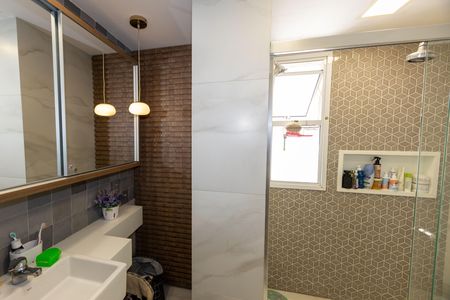 Apartamento à venda com 130m², 4 quartos e 3 vagas Apartamento à venda com 130m², 4 quartos e 3 vagasBanheiro da Suíte 1