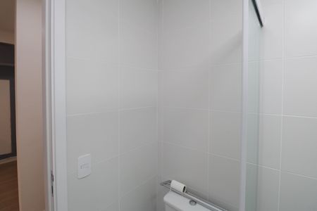 Banheiro  de apartamento para alugar com 1 quarto, 28m² em Vila Gustavo, São Paulo