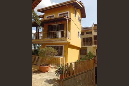 Casa de condomínio à venda com 270m², 4 quartos e 3 vagasFoto 01