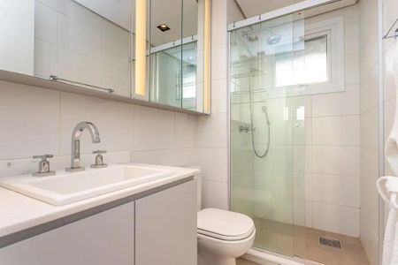 Banheiro 1 de apartamento para alugar com 2 quartos, 71m² em Petrópolis, Porto Alegre