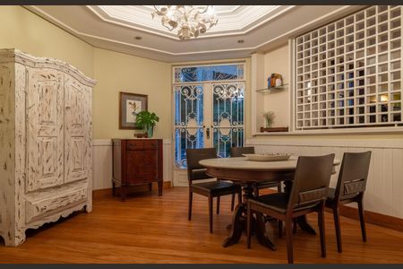 Sala  de casa para alugar com 4 quartos, 680m² em Recantinho, Carapicuíba