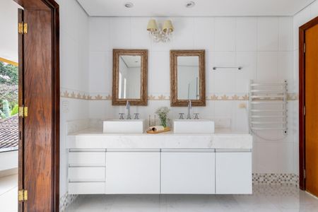 Casa para alugar com 680m², 4 quartos e 4 vagasBanheiro 