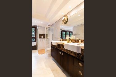Casa para alugar com 680m², 4 quartos e 4 vagasBanheiro 