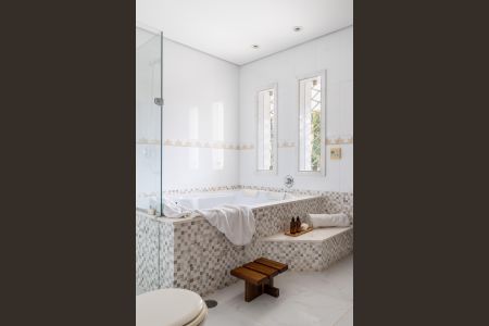 Casa para alugar com 680m², 4 quartos e 4 vagasBanheiro 