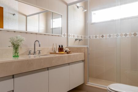 Casa para alugar com 680m², 4 quartos e 4 vagasBanheiro 