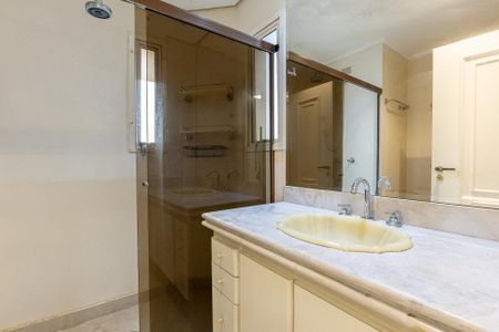 Apartamento para alugar com 190m², 4 quartos e 3 vagasBanheiro da Suíte 1
