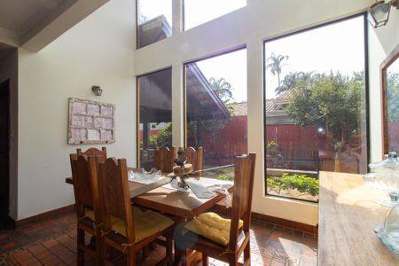 Casa de condomínio à venda com 338m², 4 quartos e 3 vagas Casa de condomínio à venda com 338m², 4 quartos e 3 vagasSala de Jantar