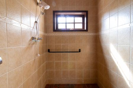 Casa de condomínio à venda com 338m², 4 quartos e 3 vagas Casa de condomínio à venda com 338m², 4 quartos e 3 vagasBanheiro da Área externa