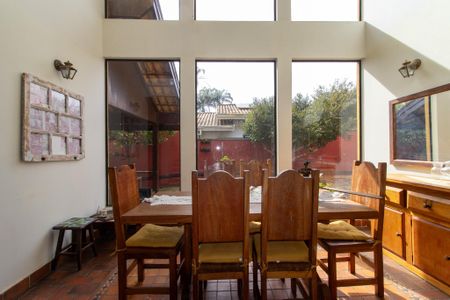 Casa de condomínio à venda com 338m², 4 quartos e 3 vagas Casa de condomínio à venda com 338m², 4 quartos e 3 vagasSala de Jantar