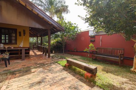 Casa de condomínio à venda com 338m², 4 quartos e 3 vagas Casa de condomínio à venda com 338m², 4 quartos e 3 vagasÁrea externa