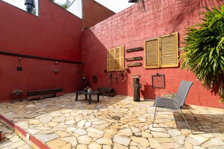 Casa de condomínio à venda com 338m², 4 quartos e 3 vagas Casa de condomínio à venda com 338m², 4 quartos e 3 vagasÁrea externa