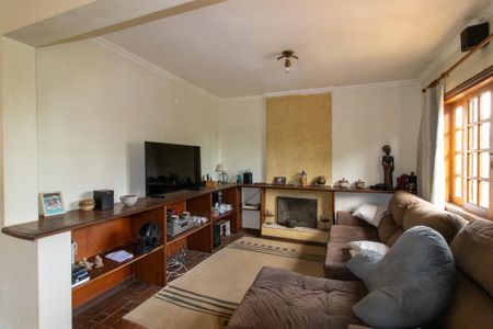 Casa de condomínio à venda com 338m², 4 quartos e 3 vagas Casa de condomínio à venda com 338m², 4 quartos e 3 vagasSala