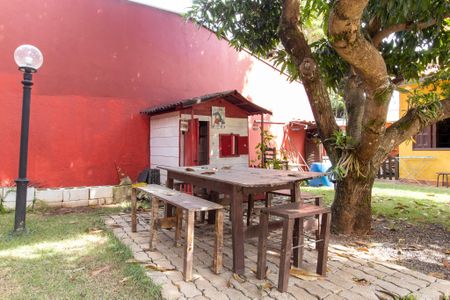 Casa de condomínio à venda com 338m², 4 quartos e 3 vagas Casa de condomínio à venda com 338m², 4 quartos e 3 vagasÁrea externa