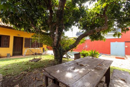 Casa de condomínio à venda com 338m², 4 quartos e 3 vagas Casa de condomínio à venda com 338m², 4 quartos e 3 vagasÁrea externa