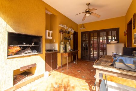 Casa de condomínio à venda com 338m², 4 quartos e 3 vagas Casa de condomínio à venda com 338m², 4 quartos e 3 vagasÁrea externa