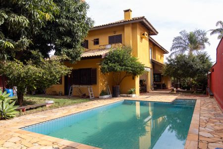 Casa de condomínio à venda com 338m², 4 quartos e 3 vagas Casa de condomínio à venda com 338m², 4 quartos e 3 vagasÁrea externa