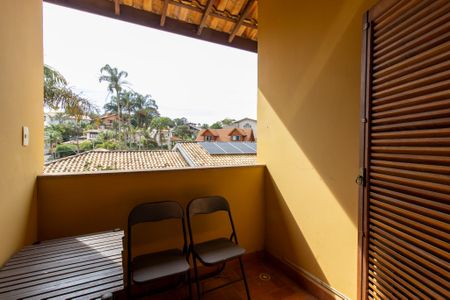 Casa de condomínio à venda com 338m², 4 quartos e 3 vagas Casa de condomínio à venda com 338m², 4 quartos e 3 vagasVaranda