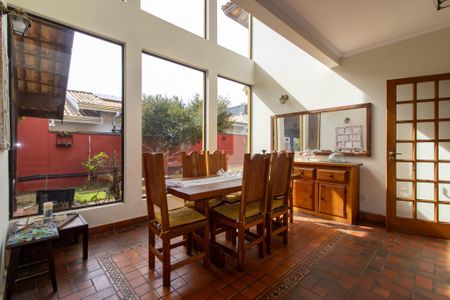 Casa de condomínio à venda com 338m², 4 quartos e 3 vagas Casa de condomínio à venda com 338m², 4 quartos e 3 vagasSala de Jantar