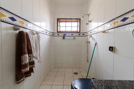Casa de condomínio à venda com 338m², 4 quartos e 3 vagas Casa de condomínio à venda com 338m², 4 quartos e 3 vagasBanheiro