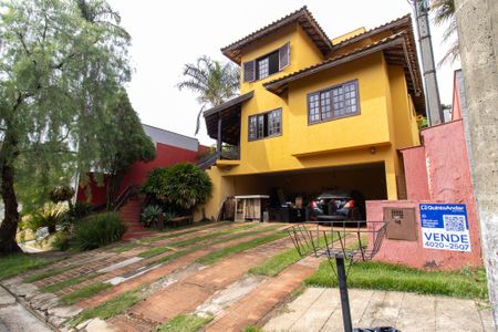 Casa de condomínio à venda com 338m², 4 quartos e 3 vagas Casa de condomínio à venda com 338m², 4 quartos e 3 vagasFachada