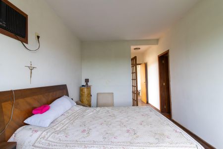 Casa de condomínio à venda com 338m², 4 quartos e 3 vagas Casa de condomínio à venda com 338m², 4 quartos e 3 vagasSuite