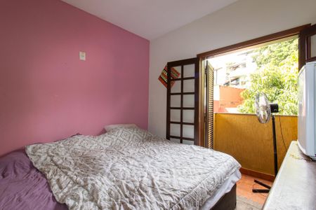 Casa de condomínio à venda com 338m², 4 quartos e 3 vagas Casa de condomínio à venda com 338m², 4 quartos e 3 vagasQuarto 3