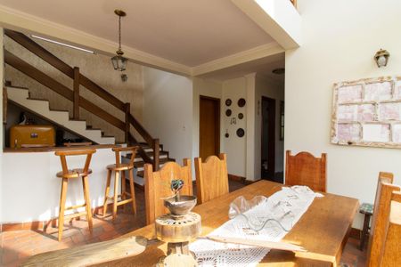 Casa de condomínio à venda com 338m², 4 quartos e 3 vagas Casa de condomínio à venda com 338m², 4 quartos e 3 vagasSala de Jantar