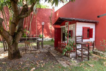 Casa de condomínio à venda com 338m², 4 quartos e 3 vagas Casa de condomínio à venda com 338m², 4 quartos e 3 vagasÁrea externa