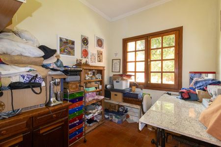 Casa de condomínio à venda com 338m², 4 quartos e 3 vagas Casa de condomínio à venda com 338m², 4 quartos e 3 vagasEscritório