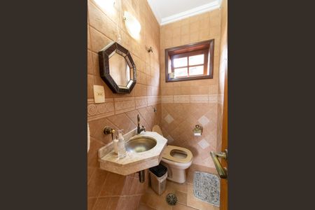 Casa de condomínio à venda com 338m², 4 quartos e 3 vagas Casa de condomínio à venda com 338m², 4 quartos e 3 vagasLavabo