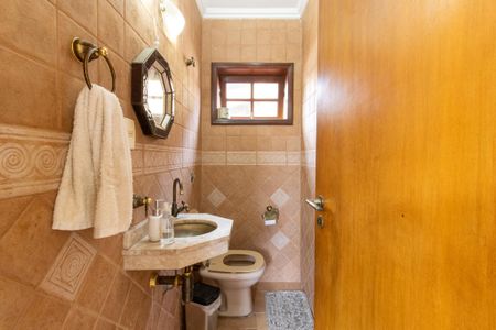 Casa de condomínio à venda com 338m², 4 quartos e 3 vagas Casa de condomínio à venda com 338m², 4 quartos e 3 vagasLavabo