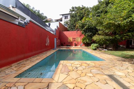 Casa de condomínio à venda com 338m², 4 quartos e 3 vagas Casa de condomínio à venda com 338m², 4 quartos e 3 vagasÁrea externa