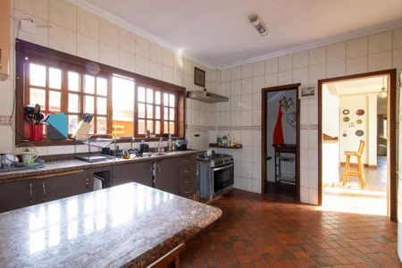Casa de condomínio à venda com 338m², 4 quartos e 3 vagas Casa de condomínio à venda com 338m², 4 quartos e 3 vagasCozinha