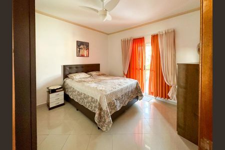 Casa à venda com 3 quartos, 270m² em Jardim Las Vegas, Santo André