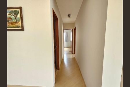 Corredor de apartamento para alugar com 2 quartos, 65m² em Parque das Flores, Campinas