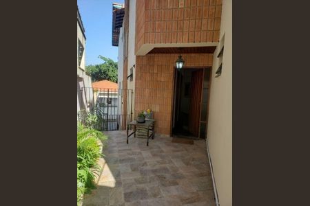 Casa à venda com 330m², 3 quartos e 2 vagas