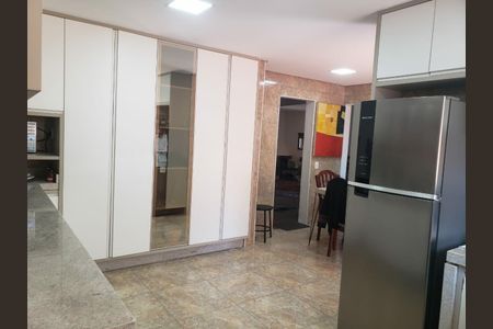 Casa à venda com 330m², 3 quartos e 2 vagas